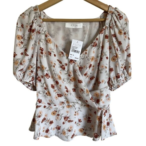 Astr Tops - New! ASTR Taupe Rust Floral Peplum Top Size Medium Short Sleeve V-Neck White Puf